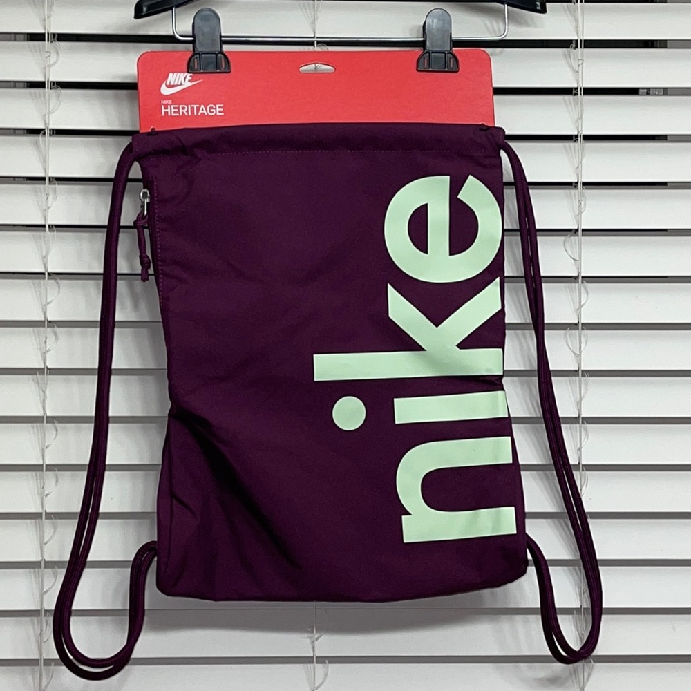 NWT Nike sack bag